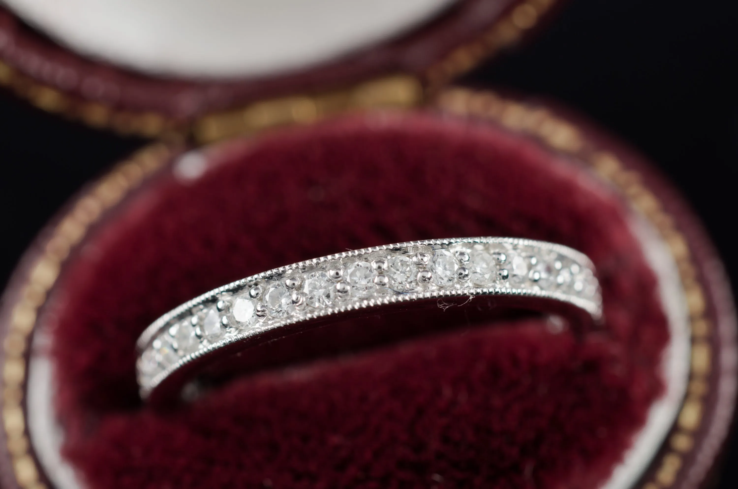 18k WHITE GOLD FULL ETERNITY BAND