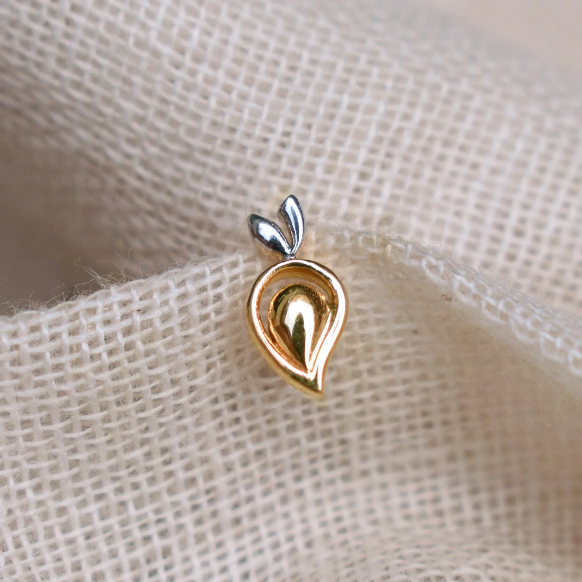 Abstract Paisley Nose Pin Stud