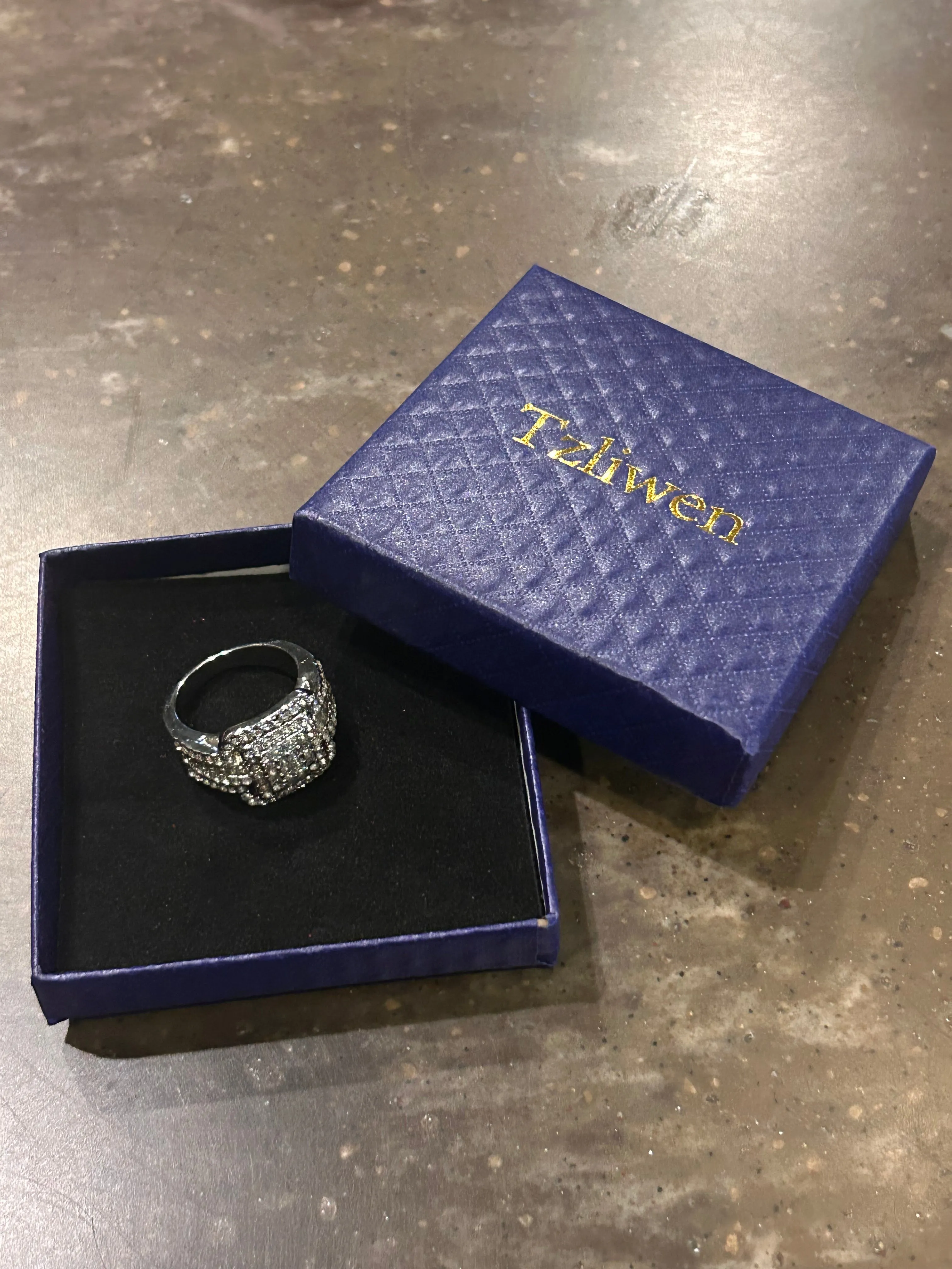 Bougie Boutique Gold Pearl ring