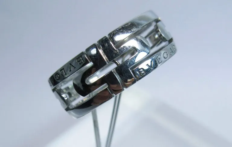 BVLGARI 18 Karat White Gold Ring Size 6 1/2