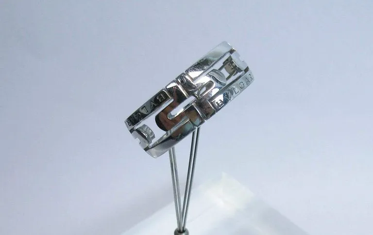 BVLGARI 18 Karat White Gold Ring Size 6 1/2