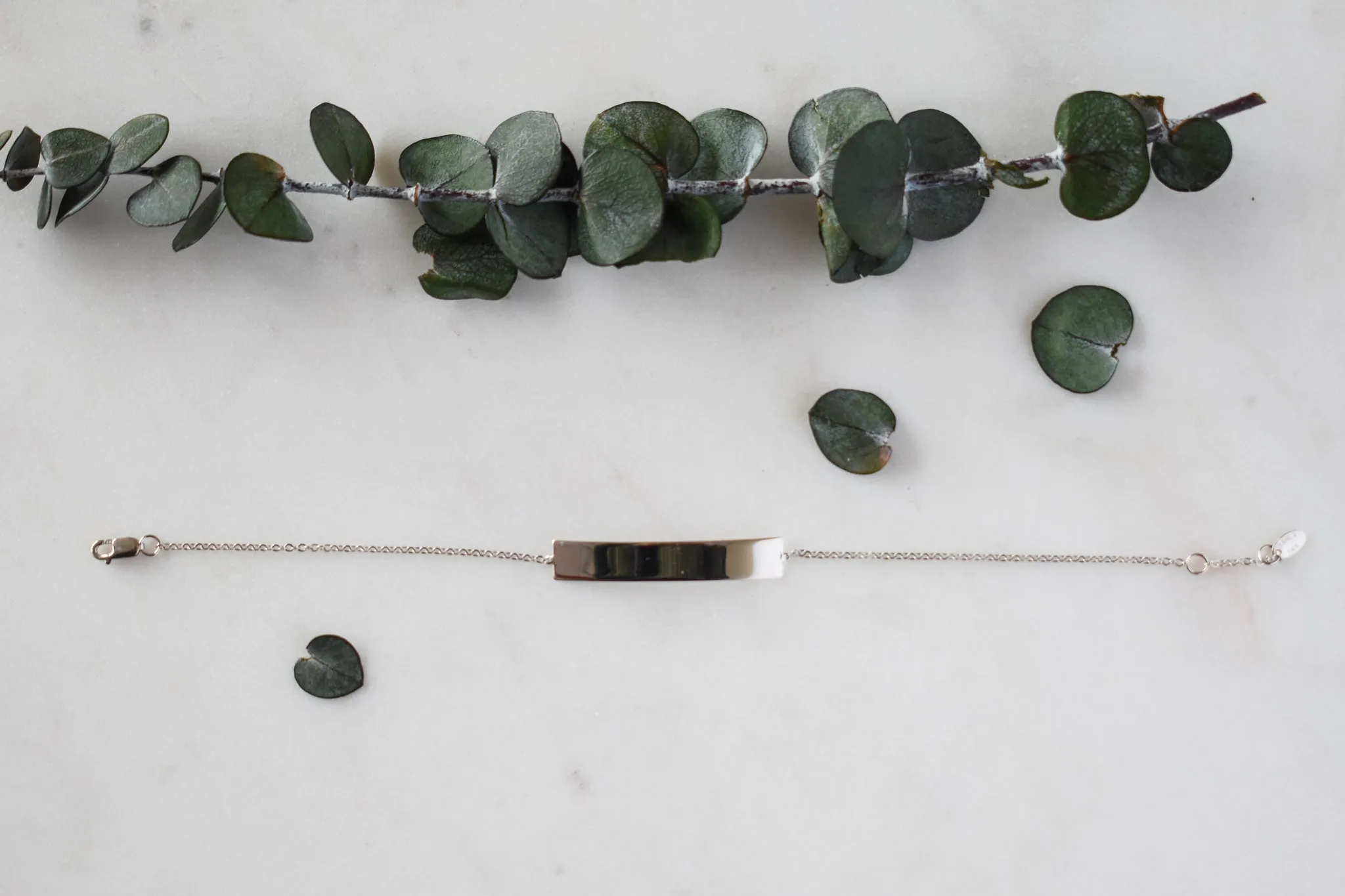 CLASSIC WHITE GOLD BAR BRACELET