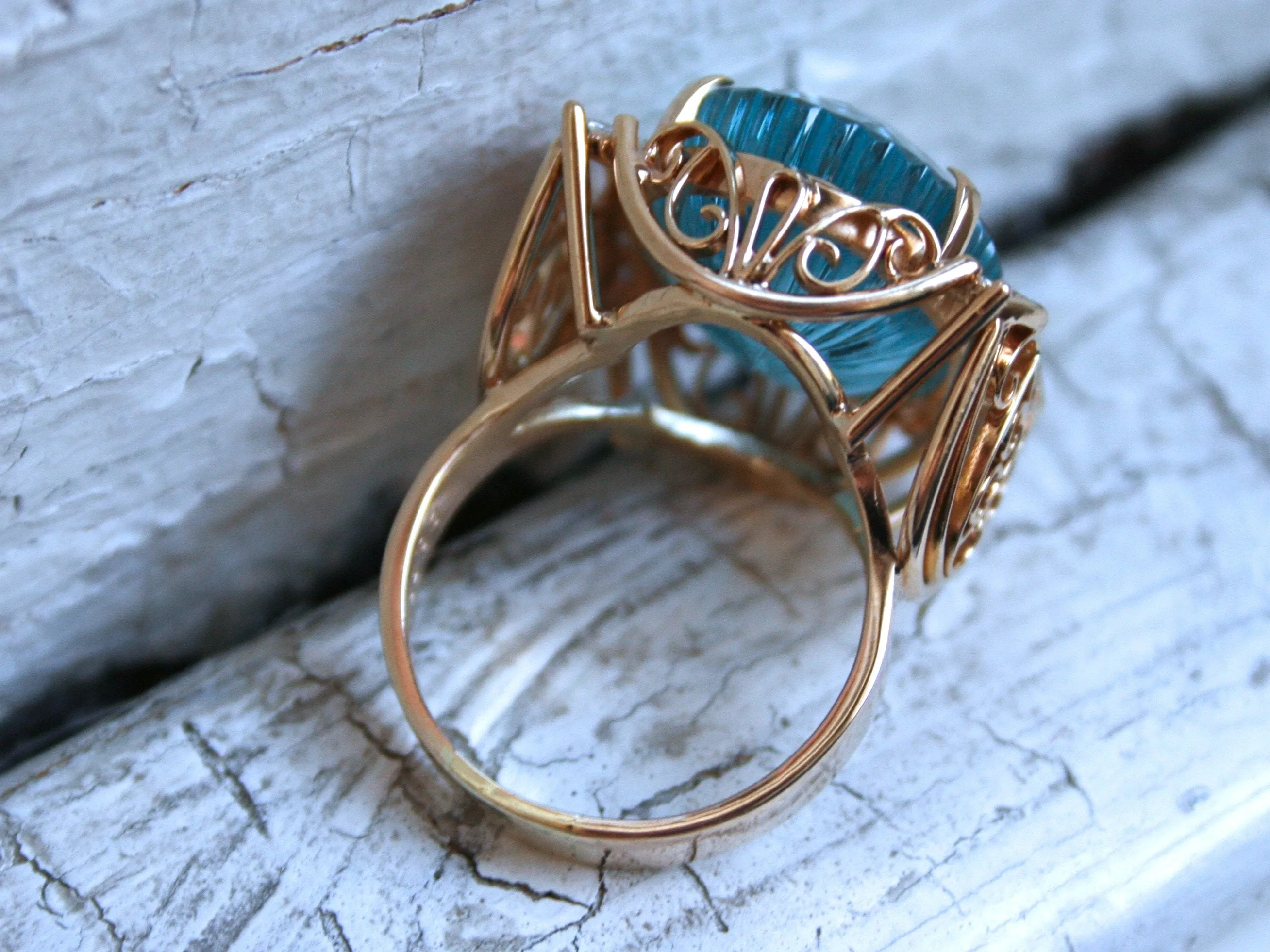 Vintage 18K Yellow Gold Fantasy Cut Blue Topaz and Diamond Ring - 22.71ct.