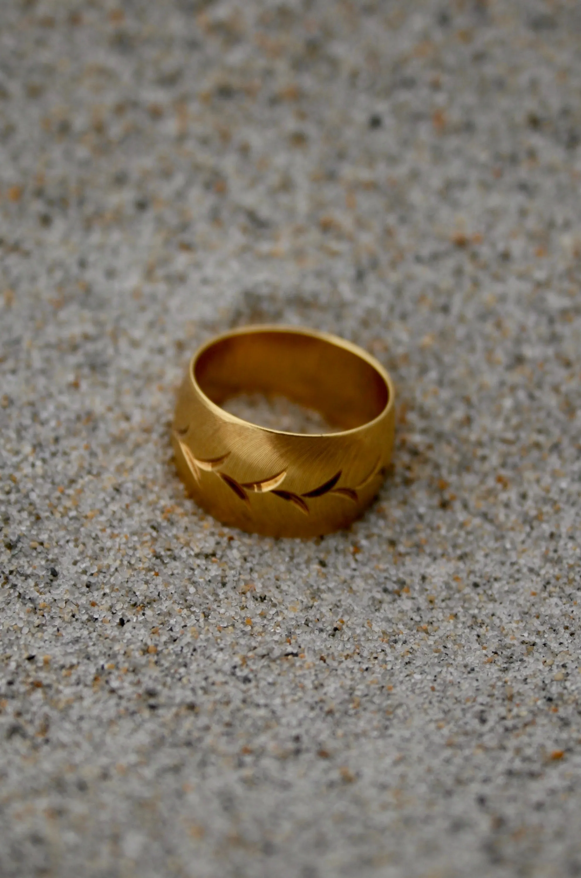 Vintage Etched Dome Wide Band
