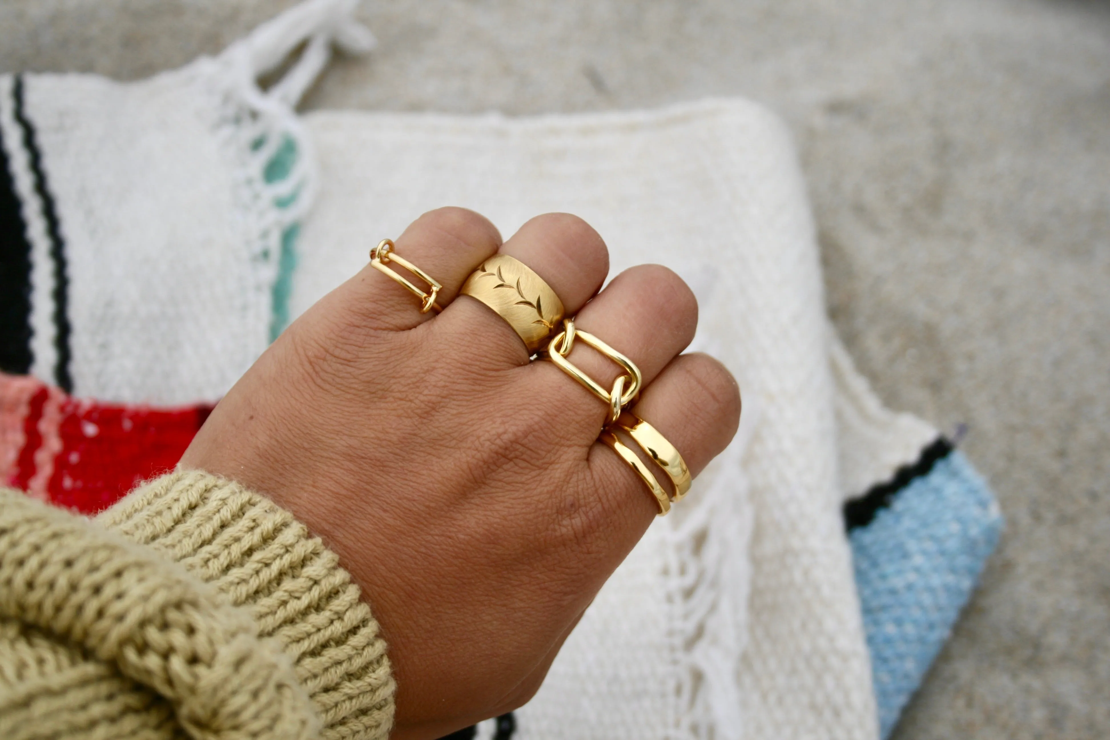 Vintage Etched Dome Wide Band