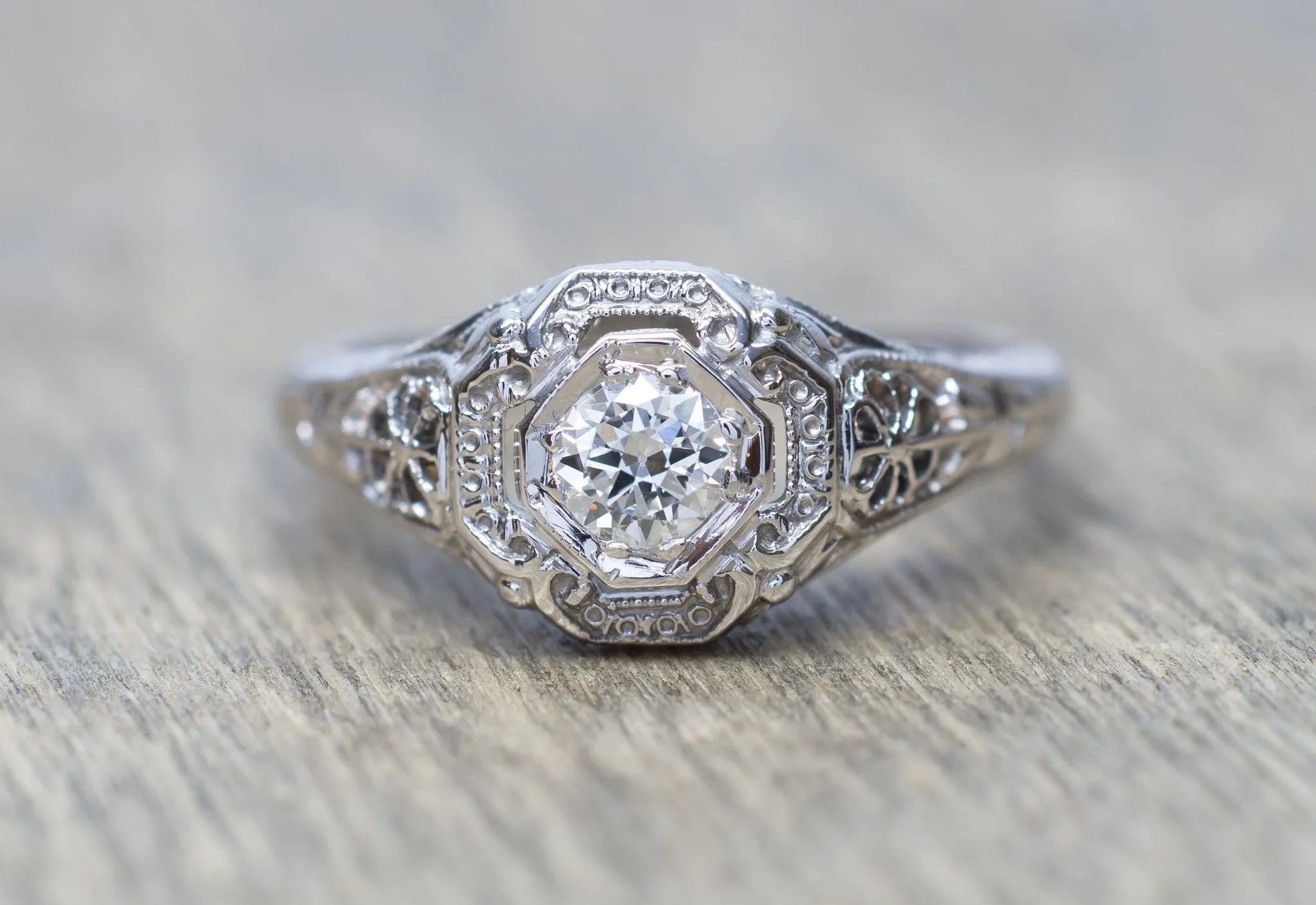 VINTAGE FILIGREE WHITE GOLD DIAMOND RING WITH OLD EUROPEAN CUT DIAMOND
