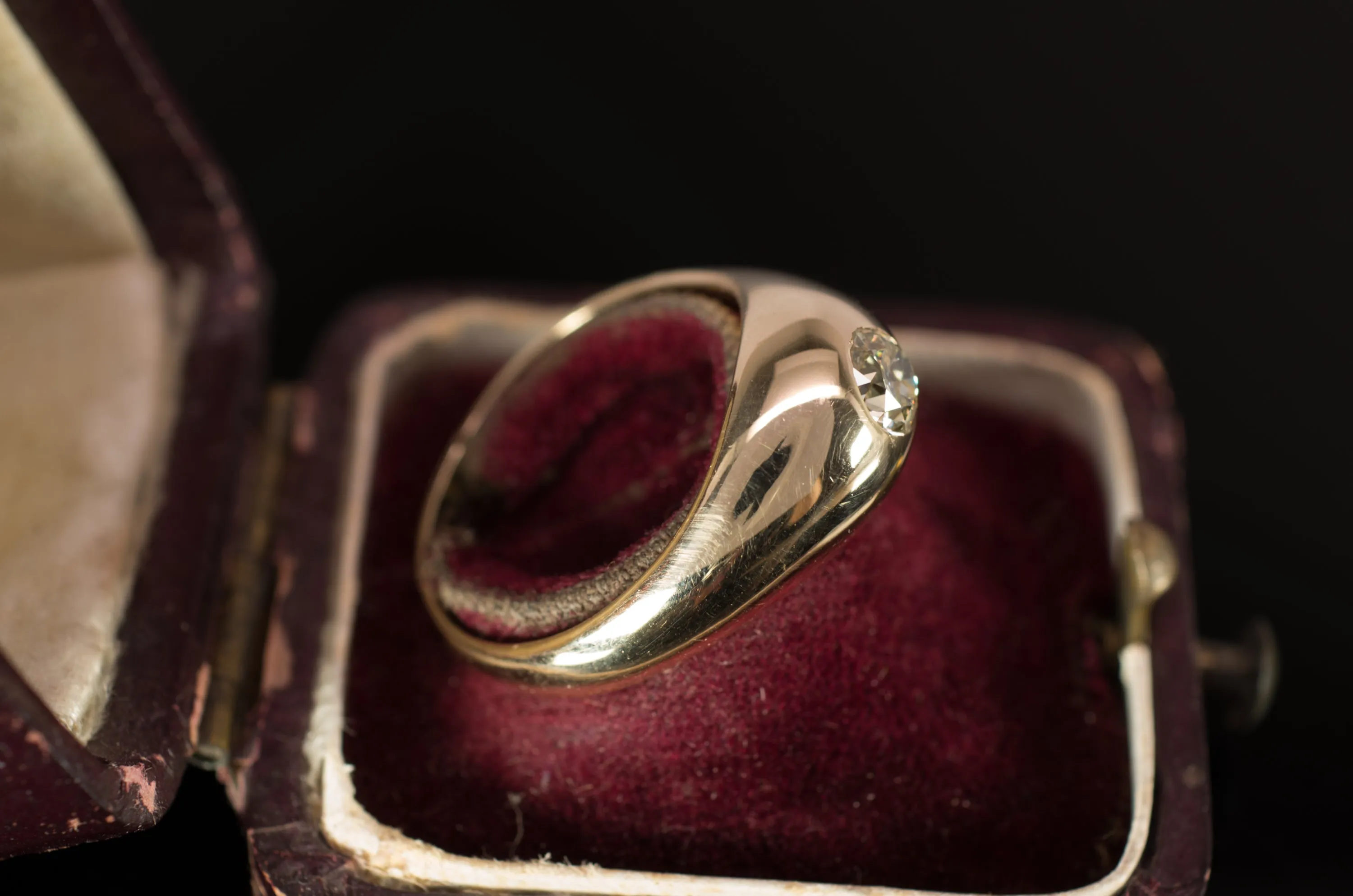 VINTAGE GYPSY SET RING IN YELLOW GOLD