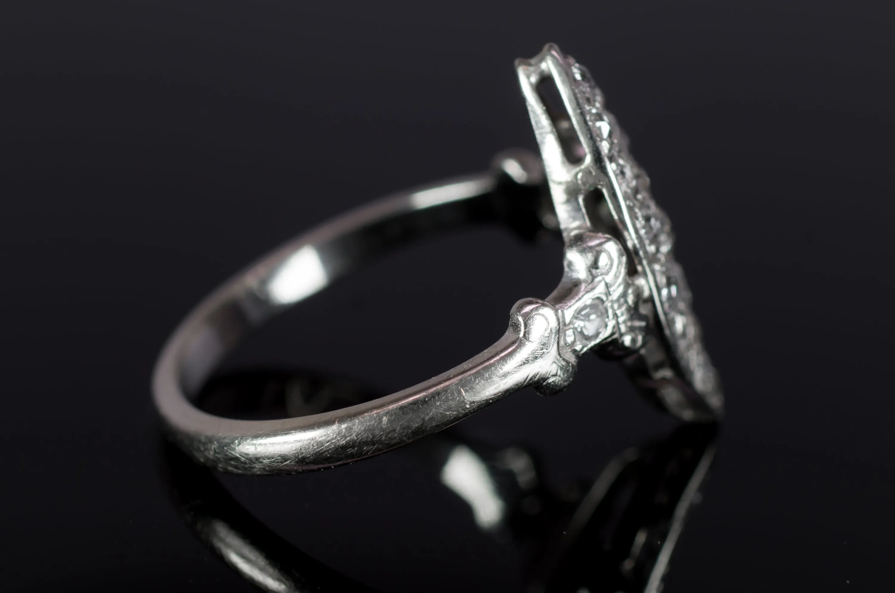 VINTAGE OLD CUT DIAMOND NAVETTE RING