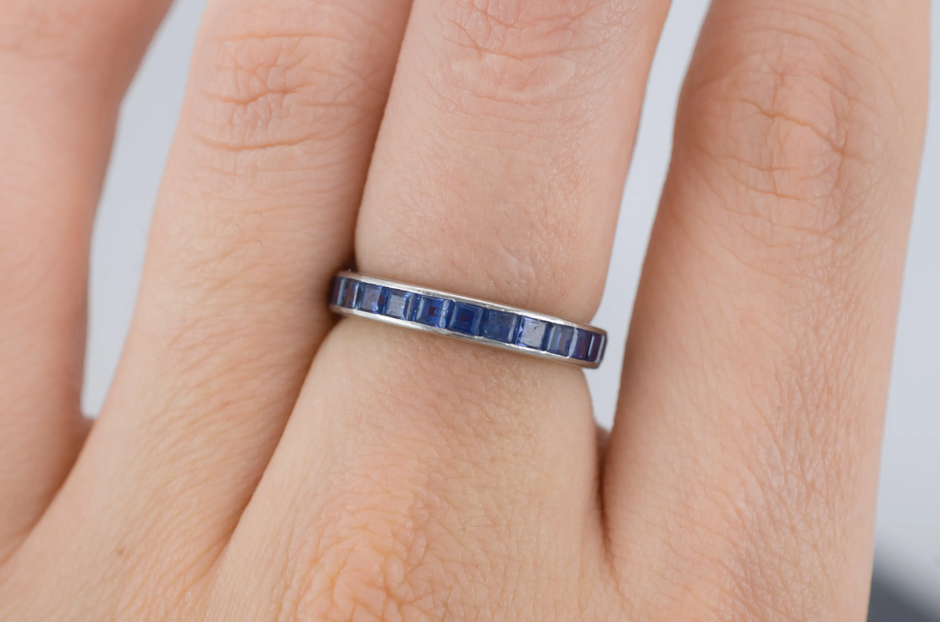 VINTAGE SAPPHIRE ETERNITY RING IN PLATINUM